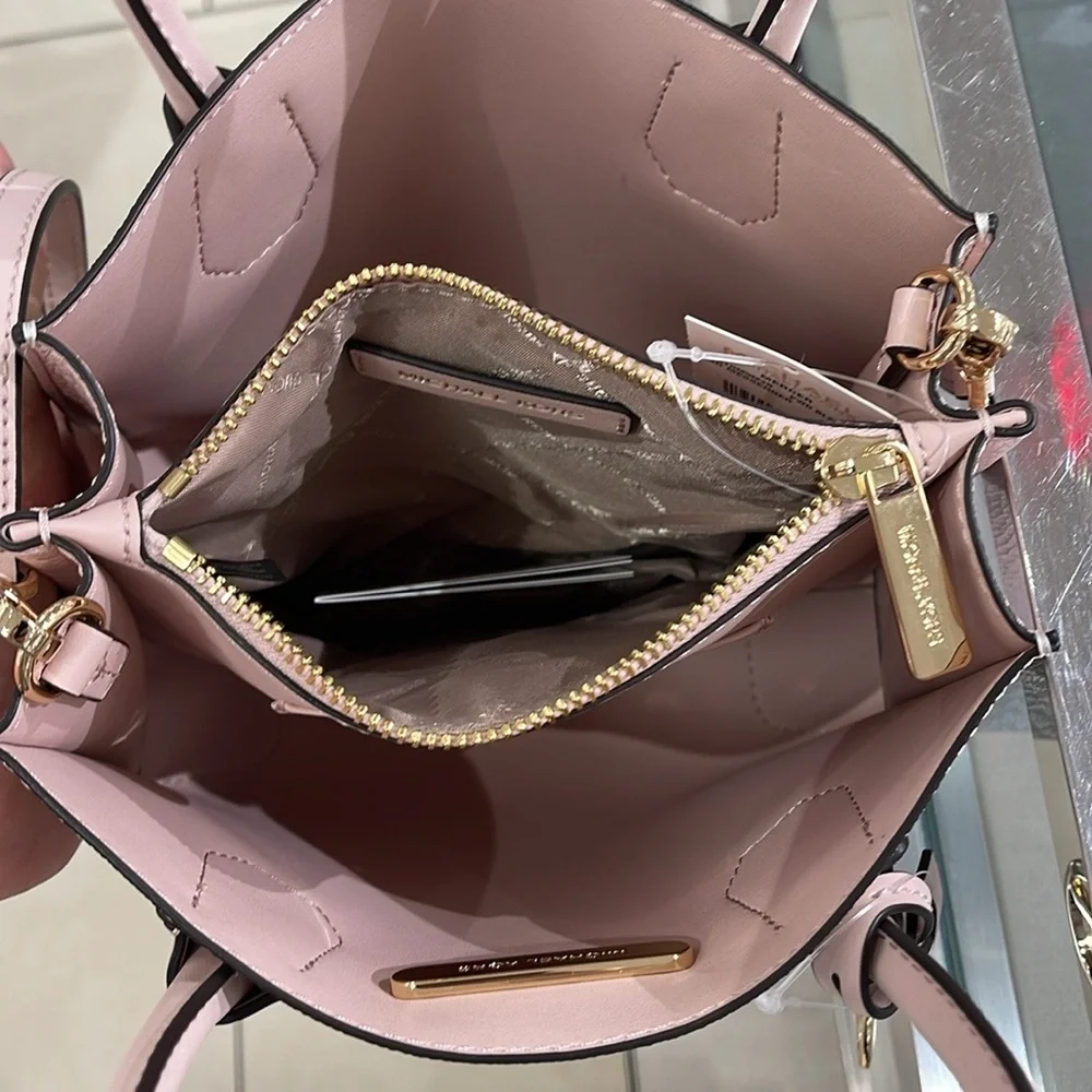 MICHAEL KORS
Mercer Medium Signature Logo Accordion Crossbody Messenger Satchel - Picture 6 of 16